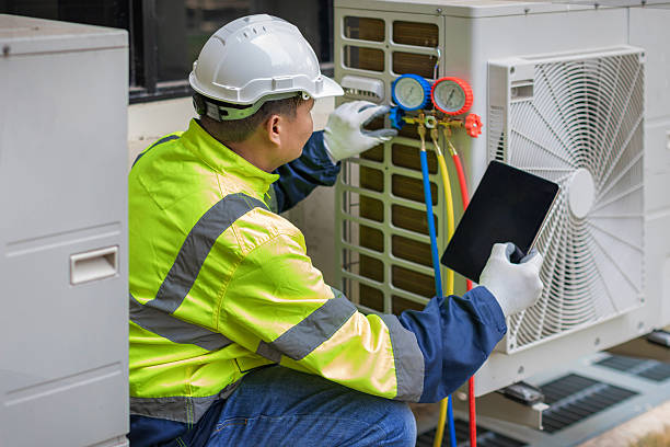 Professional Hvac technician working in Midlothian, TX